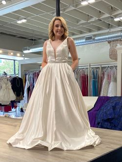 Sherri Hill White Size 8 Plunge Ivory Pageant $300 Ball gown on Queenly