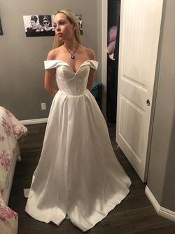 Local designer White Size 2 Prom Bustier Ball gown on Queenly