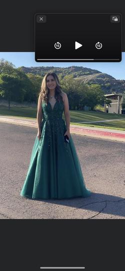 Green Size 00 Ball gown on Queenly