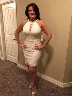 White Size 10 Cocktail Dress on Queenly