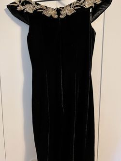 Johnathan Kayne Black Size 4 Velvet Cocktail Dress on Queenly