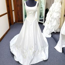 Style 2565 Sweetheart White Size 4 Cotillion Floor Length Train Ball gown on Queenly