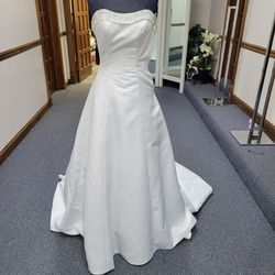 Style DAV1059 DAVINCI White Size 2 70 Off Sweetheart Train Floor Length A-line Dress on Queenly