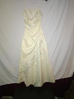 City Triangle White Size 6 Pageant Ball gown on Queenly