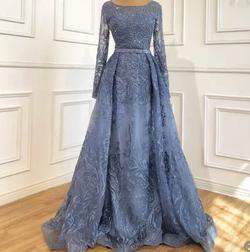 Blue Size 10 Ball gown on Queenly