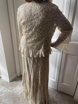 Nude Size 16 Straight Dress on Queenly