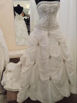 Allure Bridal White Size 8 Beaded Top Train Ball gown on Queenly