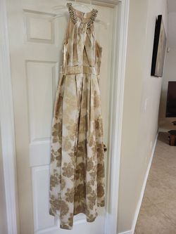 Nude Size 4 Straight Dress on Queenly