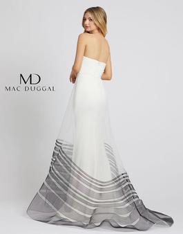 Style 48923 Mac Duggal White Size 6 Prom Ball gown on Queenly