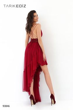 Style 93846 Tarik Ediz Red Size 8 V Neck Tulle Midi Cocktail Dress on Queenly
