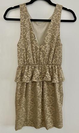 Everly Gold Size 4 Flare Holiday Midi Cocktail Dress on Queenly