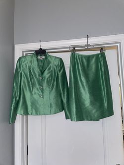 Le Suit Green Size 4 Floor Length Straight Dress on Queenly