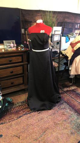 Forever yours Black Size 6 Square Neck Ball gown on Queenly