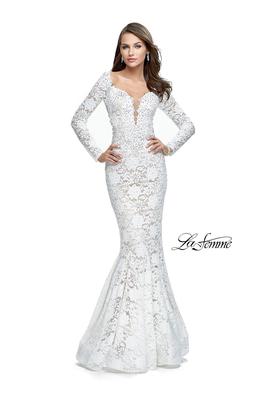 Style 25607 La Femme White Size 8 Fitted Long Sleeve Mermaid Dress on Queenly