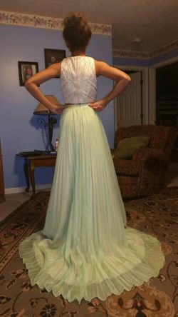 Mac Duggal Green Size 0 Boat Neck Prom Sorority Formal A-line Dress on Queenly