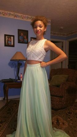 Mac Duggal Green Size 0 $300 Sorority Formal A-line Dress on Queenly