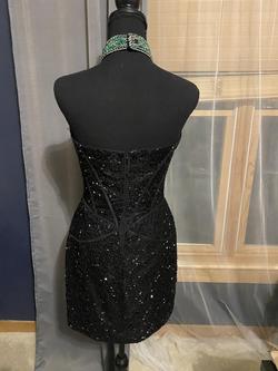 Sherri Hill Black Size 6 Halter Cocktail Dress on Queenly