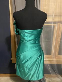 Ashley Lauren Green Size 6 Fitted One Shoulder Cocktail Dress on Queenly