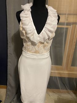 Fernando Wong White Size 4 Summer Lace Fitted Bachelorette V Neck Cocktail Dress on Queenly