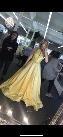 Sherri Hill Yellow Size 2 V Neck Prom Pageant Ball gown on Queenly