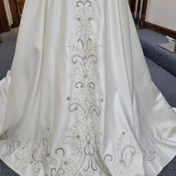 Style 6308 Mary's Bridal White Size 4 Mini Embroidery Beaded Top Floor Length Train Ball gown on Queenly