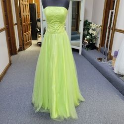 Style C4542 Nina Canacci Green Size 6 Homecoming Straight Ball gown on Queenly
