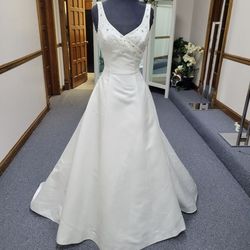 Style EX1001 Allure Bridals White Size 4 Polyester A-line Sequin Ball gown on Queenly