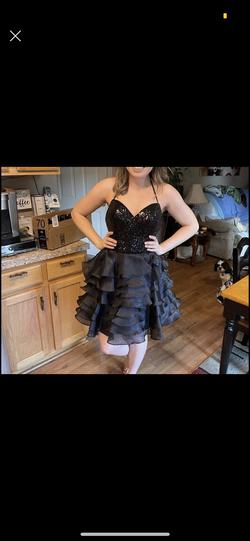 Ellie Wilde Black Size 4 Cocktail Dress on Queenly