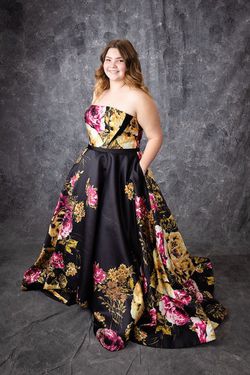 Style 12121 Sydneys Closet Black Size 16 Floral Ball gown on Queenly
