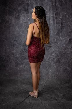 Style CS2326 Coya Red Size 6 Pattern Backless Homecoming Cocktail Dress on Queenly