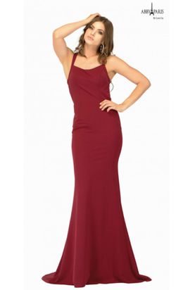 Style 90052 Lucci Lu Red Size 4 Straight Dress on Queenly