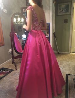 Sherri Hill Hot Pink Size 0 Sequined Beaded Top Boat Neck Ball gown on Queenly