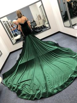 Jovani Green Size 0 Train Mermaid Dress on Queenly
