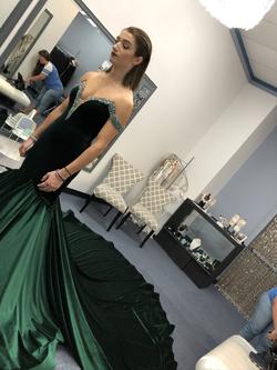 Jovani Green Size 0 Train Mermaid Dress on Queenly