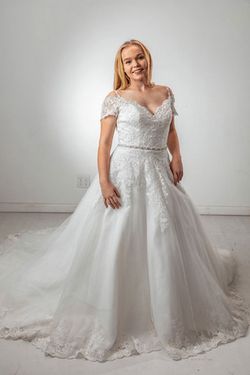 Style 20766-B Savoy White Size 12 Tulle Sequin V Neck Ball gown on Queenly
