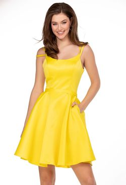 Style 94050 Lucci Lu Yellow Size 8 Sorority Formal Boat Neck Cocktail Dress on Queenly