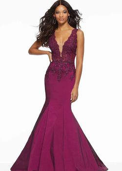 Style 43034 Morilee Red Size 4 V Neck Mermaid Dress on Queenly
