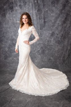Style 8W8003 Lore White Size 4 Jewelled Straight Dress on Queenly