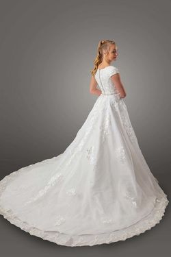 Style 7W8039A Lore White Size 4 Belt Sleeves Tall Height Cotillion Ball gown on Queenly