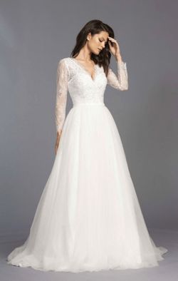 Style CL2250 Coya White Size 4 Long Sleeve Ball gown on Queenly