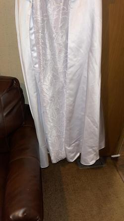 JJs House White Size 24 Boat Neck Plus Size Ball gown on Queenly
