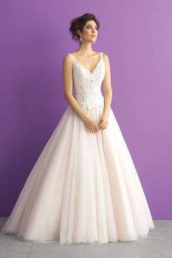 Style 3015 Allure White Size 18 Plus Size Ball gown on Queenly