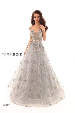 Style 93654 Tarik Ediz White Size 10 Gold Ivory Ball gown on Queenly