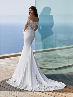 Style DELLA Pronovias White Size 6 Train Lace Mermaid Dress on Queenly