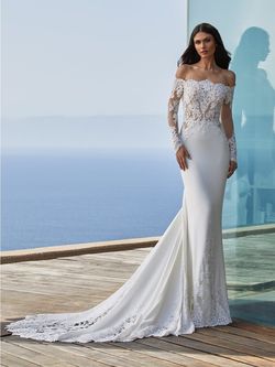 Style DELLA Pronovias White Size 6 Train Lace Mermaid Dress on Queenly