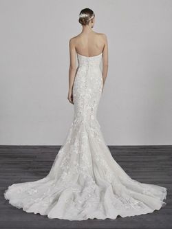 Style ERCILIA Pronovias White Size 12 Lace Mermaid Dress on Queenly