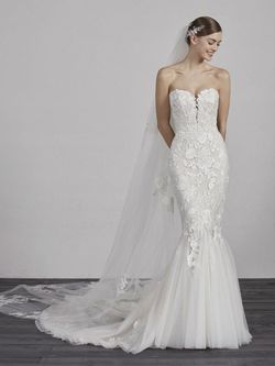 Style ERCILIA Pronovias White Size 12 Lace Wedding Mermaid Dress on Queenly