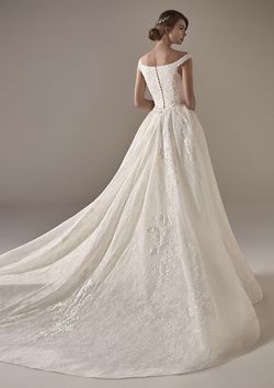 Style MELINDA Pronovias White Size 16 Floor Length Plus Size A-line Dress on Queenly