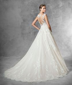 Style PRIMADONA Pronovias White Size 16 Lace Pageant Ball gown on Queenly