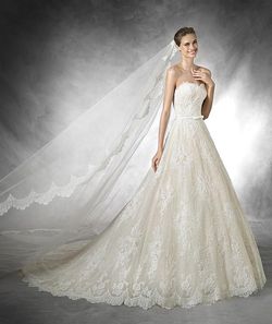 Style TAFFI Pronovias White Size 14 Floor Length Ball gown on Queenly